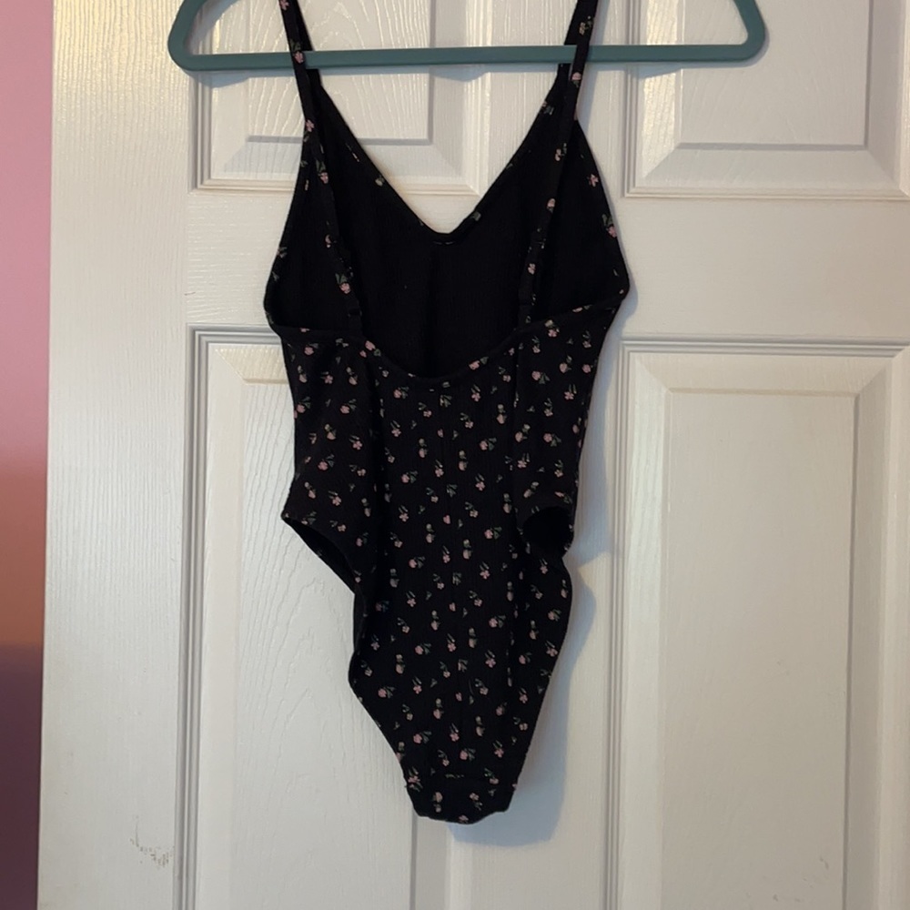 Urban Outfitters floral bodysuit - Picture 4 of 4